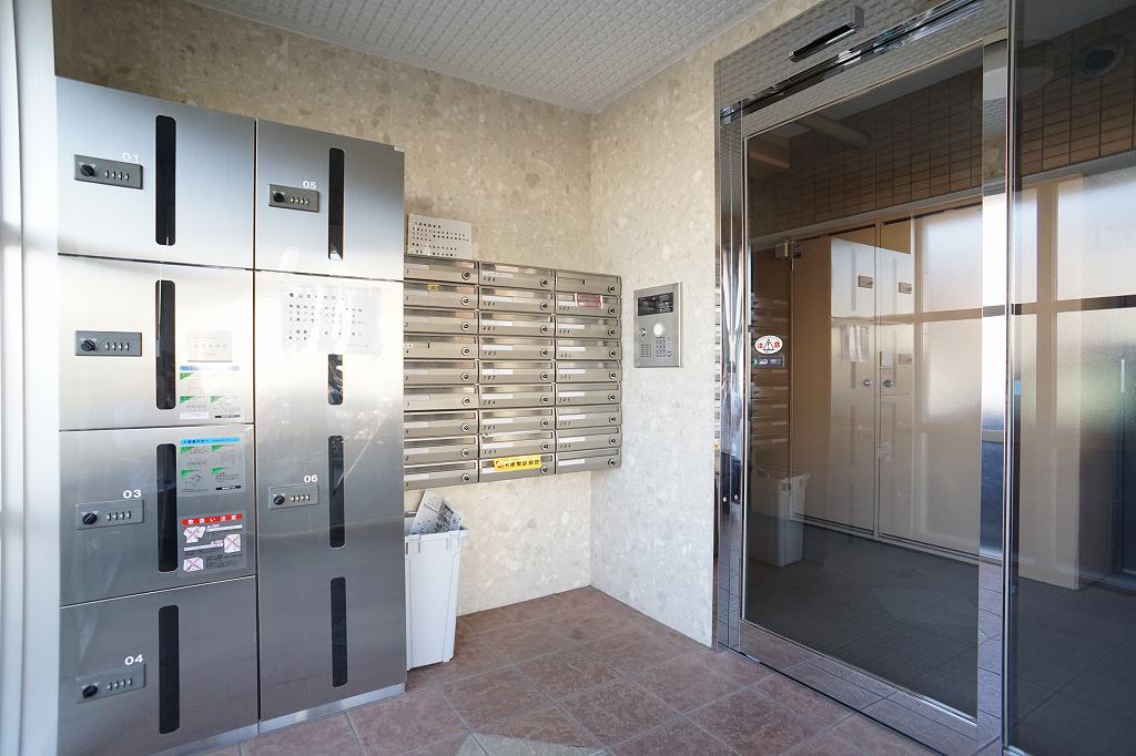 19/27 エントランス