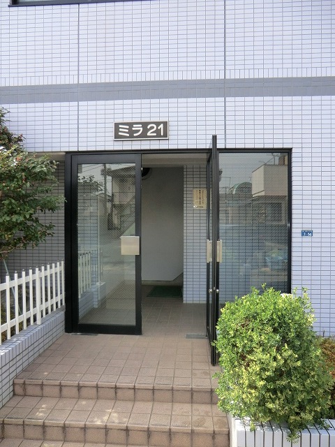 23/29 エントランス