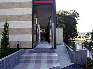 13/19 エントランス