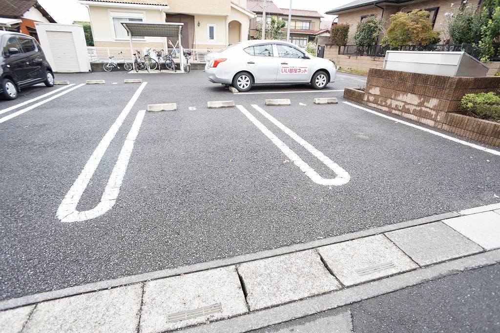 13/19 駐車場