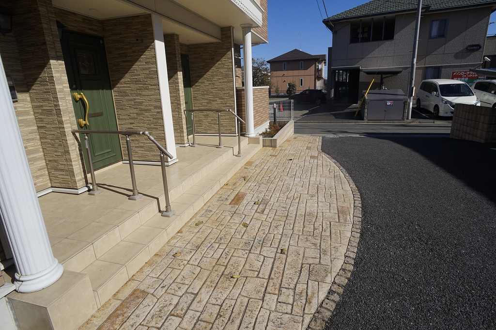 18/25 エントランス