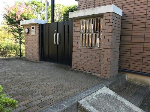 13/22 エントランス