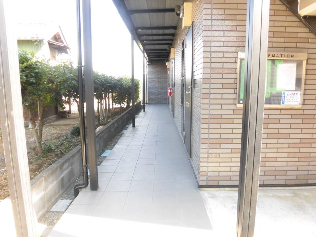 22/30 エントランス