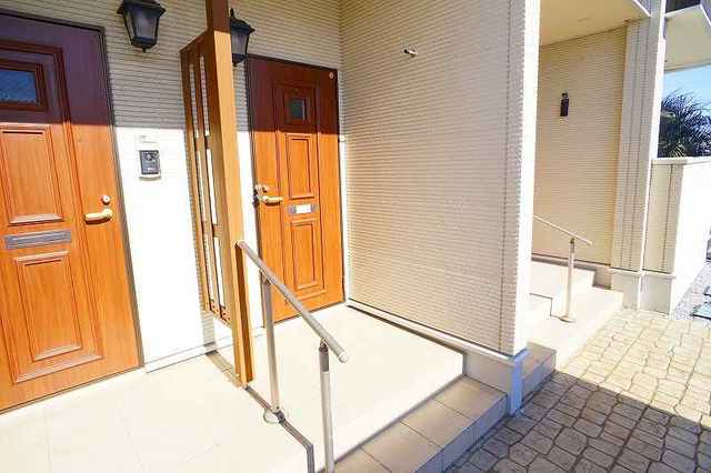18/25 エントランス
