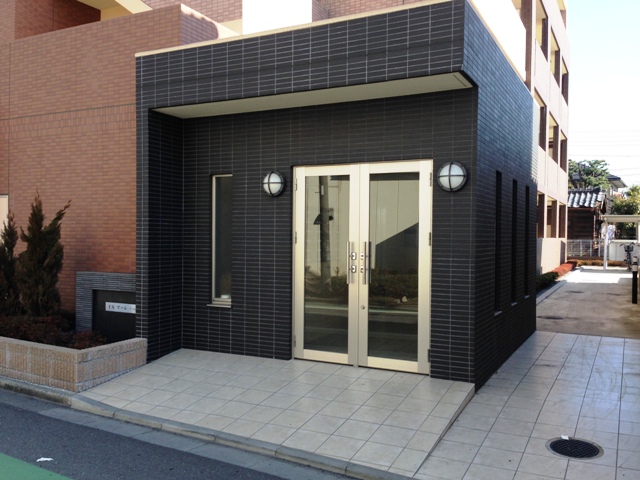 22/30 エントランス