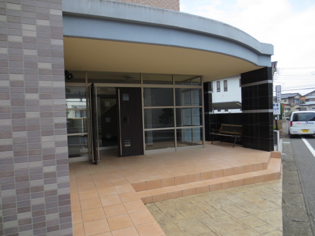 21/30 エントランス