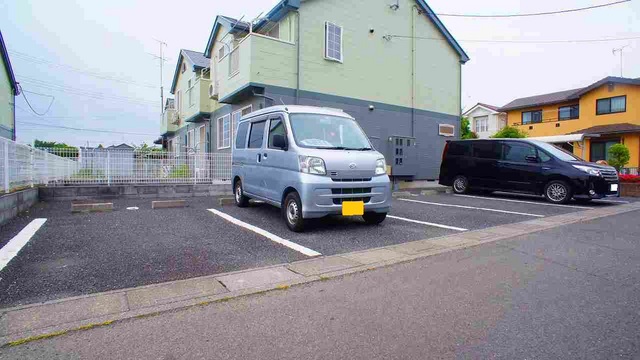 18/28 駐車場