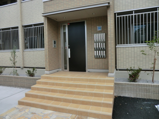 26/30 エントランス