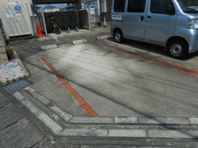 22/28 駐車場