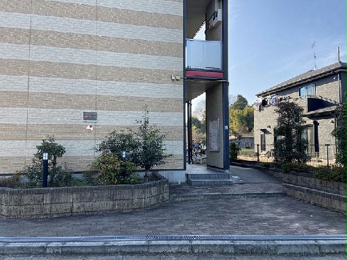 13/18 エントランス