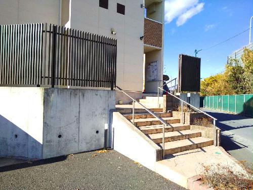 13/22 エントランス