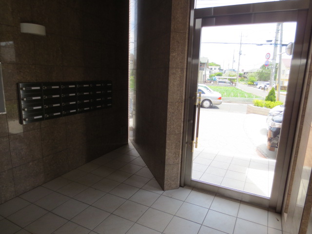 27/30 エントランス