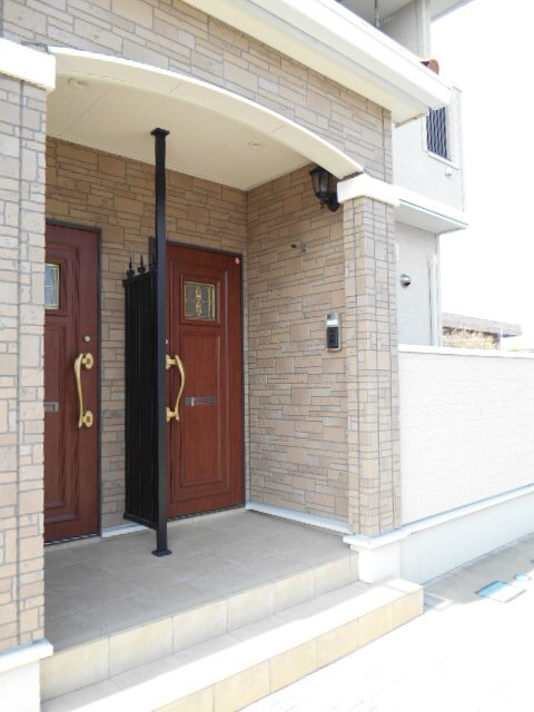 22/28 エントランス