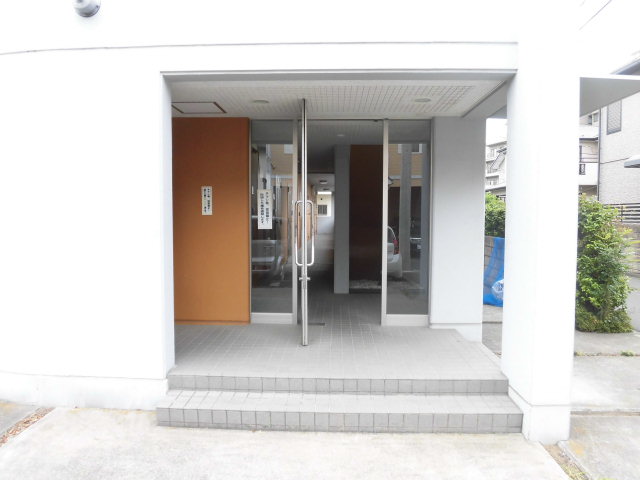 21/30 エントランス