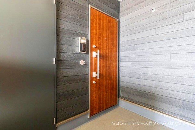 23/30 エントランス