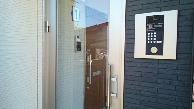 20/30 エントランス