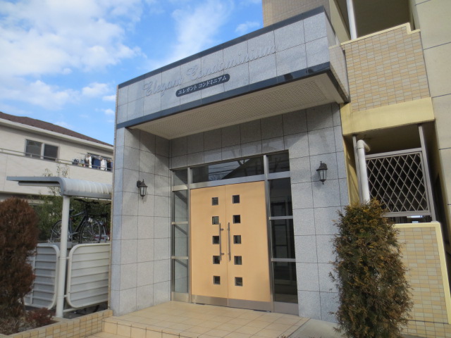 21/28 エントランス