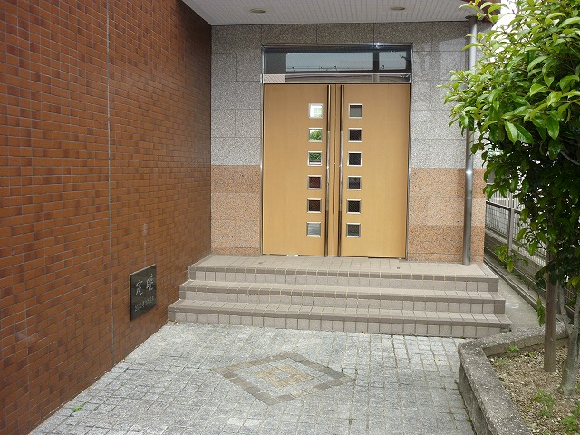 13/22 エントランス