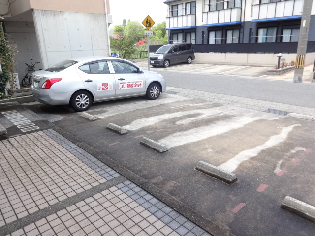 2/5 駐車場