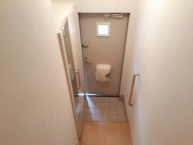 13/28 玄関