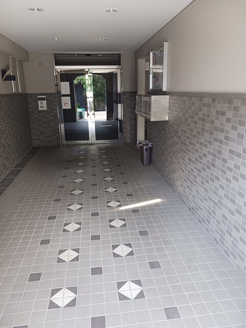 14/20 エントランス