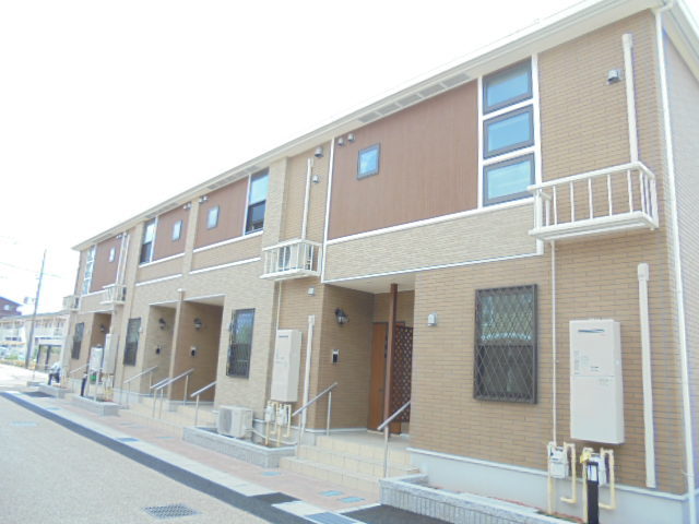 22/28 エントランス