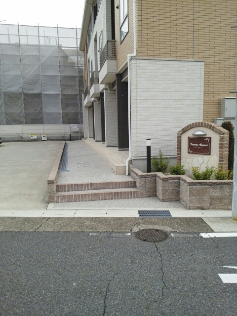 18/27 エントランス