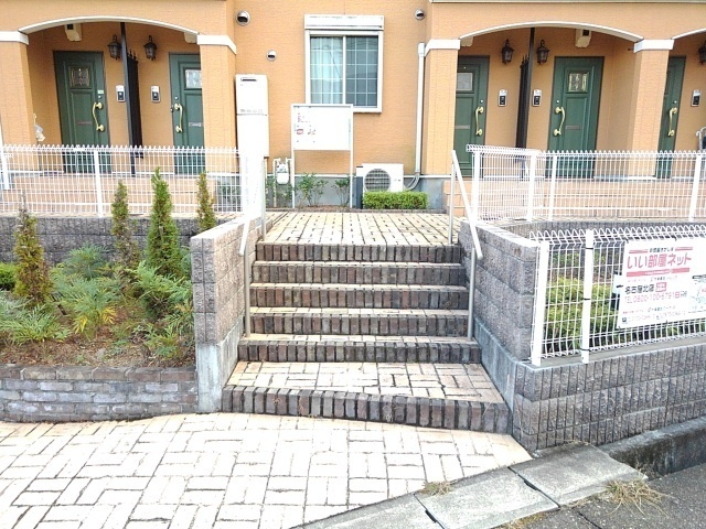 22/28 エントランス