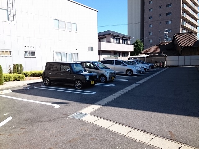 22/28 駐車場