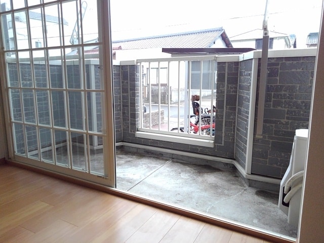 16/23 エントランス