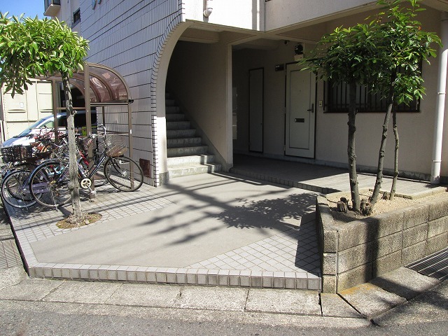 14/20 エントランス