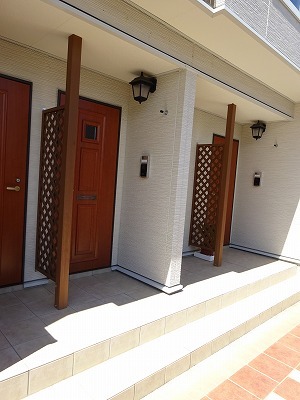 13/19 エントランス