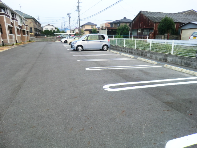 22/28 駐車場