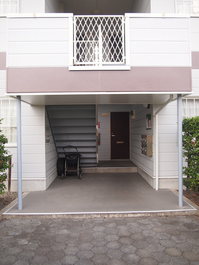 16/19 エントランス