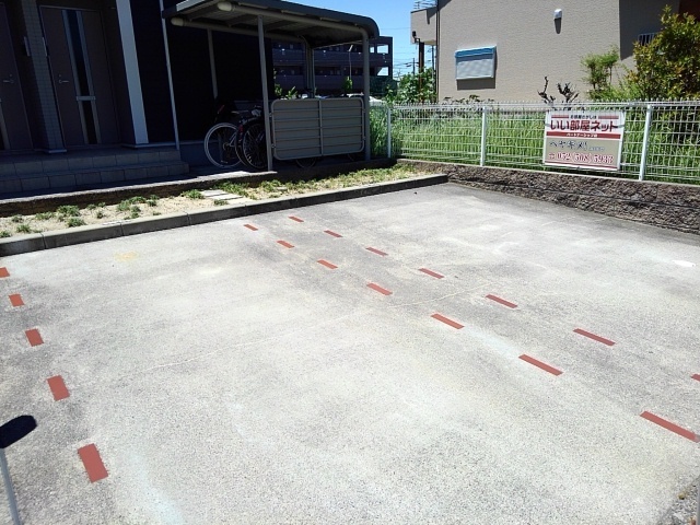 14/23 駐車場