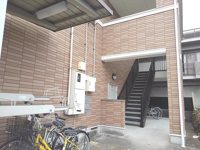 18/25 エントランス