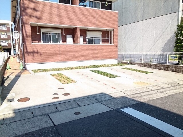 22/28 駐車場