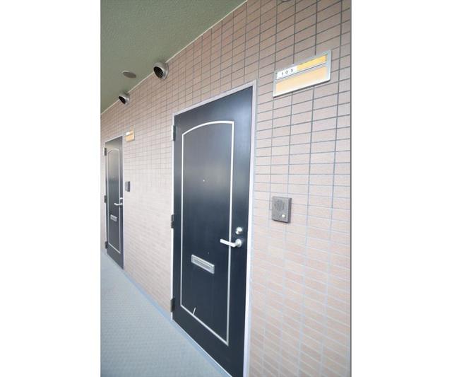 16/30 玄関