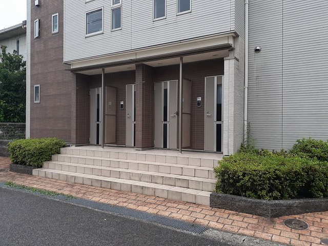 16/20 エントランス