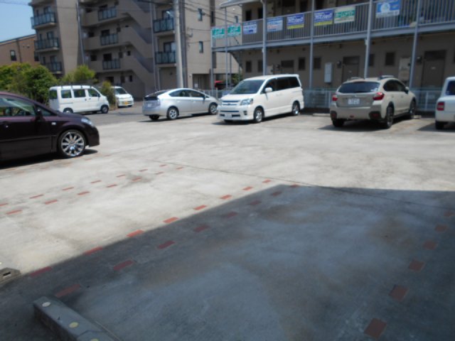 20/27 駐車場