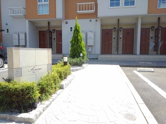 23/29 エントランス