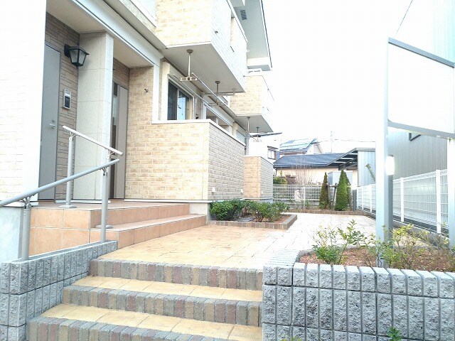21/28 エントランス