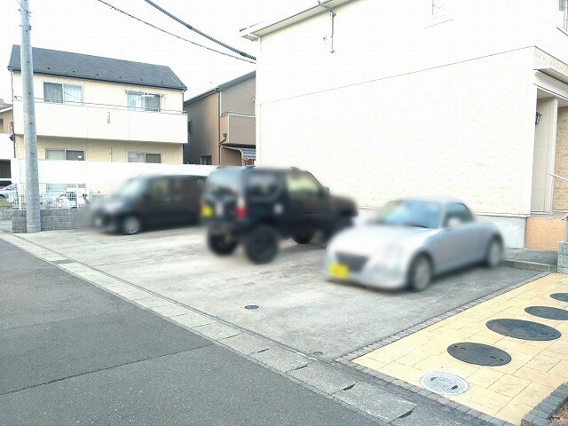 22/28 駐車場