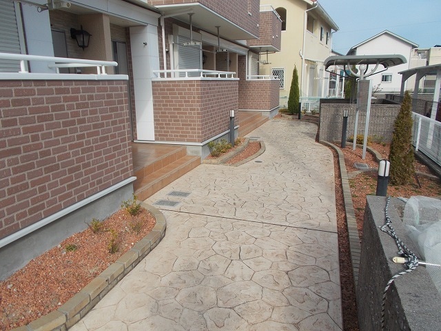 16/23 エントランス