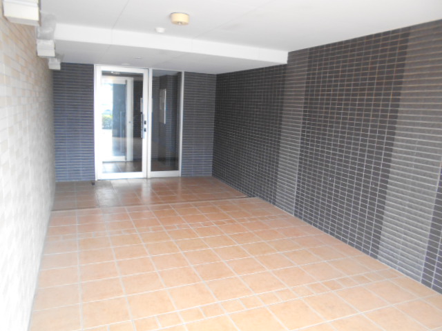 21/30 エントランス