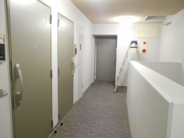 21/30 エントランス