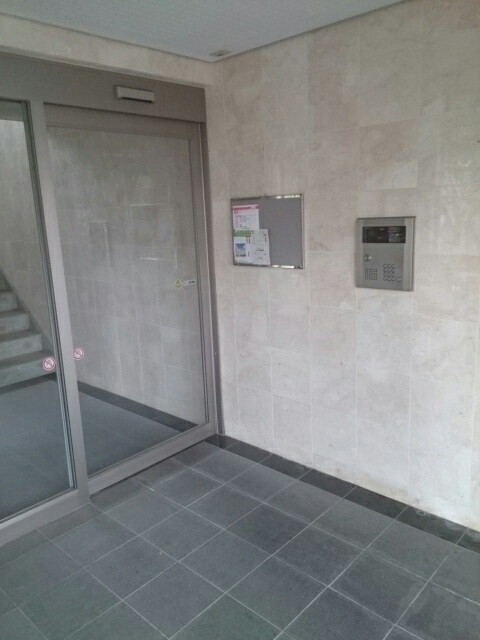 21/30 エントランス