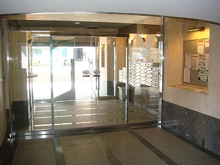 19/26 エントランス