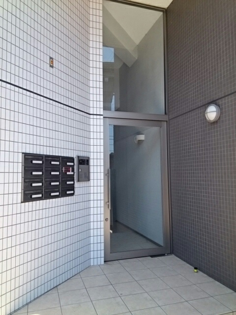 21/30 エントランス