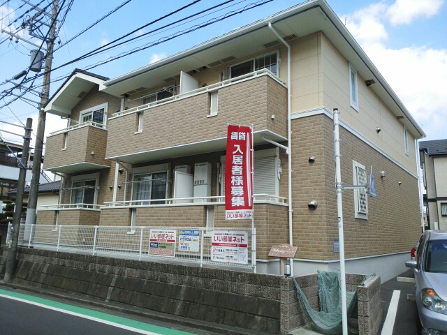 16/23 エントランス